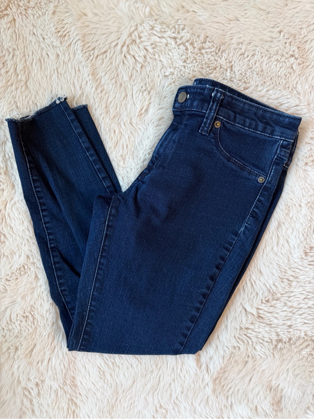 Women’s Universal Thread Mid Rise Dark Wash Jeggings